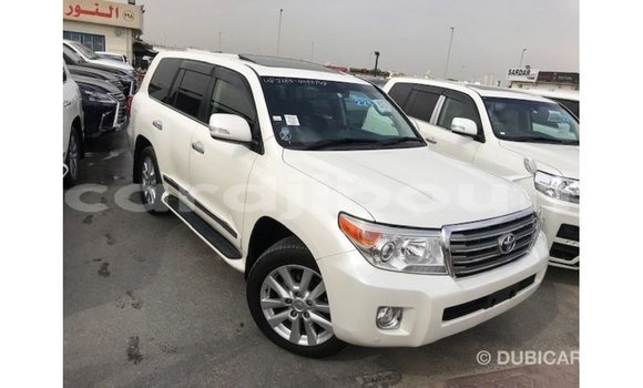 Acheter Import Voiture Toyota Land Cruiser Blanc à Import - Dubai, Ali Sabieh Region Acheter Import Voiture Toyota Land Cruiser Blanc à Import - Dubai, Ali Sabieh Region