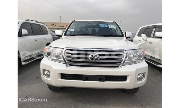 Acheter Import Voiture Toyota Land Cruiser Blanc à Import - Dubai, Ali Sabieh Region Acheter Import Voiture Toyota Land Cruiser Blanc à Import - Dubai, Ali Sabieh Region