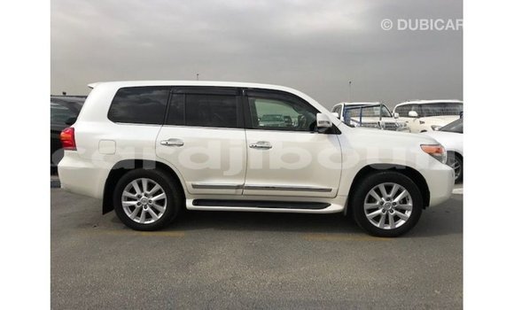 Acheter Import Voiture Toyota Land Cruiser Blanc à Import - Dubai, Ali Sabieh Region Acheter Import Voiture Toyota Land Cruiser Blanc à Import - Dubai, Ali Sabieh Region