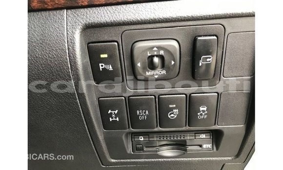 Acheter Import Voiture Toyota Land Cruiser Blanc à Import - Dubai, Ali Sabieh Region Acheter Import Voiture Toyota Land Cruiser Blanc à Import - Dubai, Ali Sabieh Region