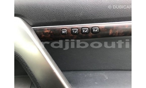 Acheter Import Voiture Toyota Land Cruiser Blanc à Import - Dubai, Ali Sabieh Region Acheter Import Voiture Toyota Land Cruiser Blanc à Import - Dubai, Ali Sabieh Region