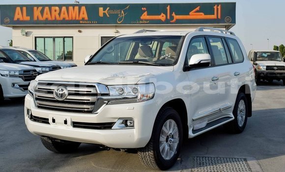 Acheter Import Voiture Toyota Land Cruiser Blanc à Import - Dubai, Ali Sabieh Region Acheter Import Voiture Toyota Land Cruiser Blanc à Import - Dubai, Ali Sabieh Region