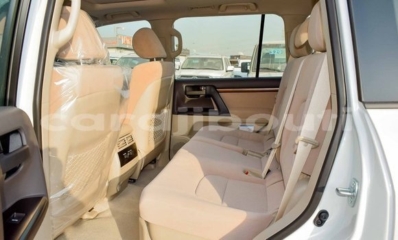 Acheter Import Voiture Toyota Land Cruiser Blanc à Import - Dubai, Ali Sabieh Region Acheter Import Voiture Toyota Land Cruiser Blanc à Import - Dubai, Ali Sabieh Region