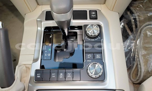 Acheter Import Voiture Toyota Land Cruiser Blanc à Import - Dubai, Ali Sabieh Region Acheter Import Voiture Toyota Land Cruiser Blanc à Import - Dubai, Ali Sabieh Region