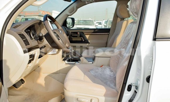 Acheter Import Voiture Toyota Land Cruiser Blanc à Import - Dubai, Ali Sabieh Region Acheter Import Voiture Toyota Land Cruiser Blanc à Import - Dubai, Ali Sabieh Region
