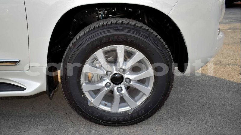Big with watermark toyota land cruiser ali sabieh region import dubai 2548