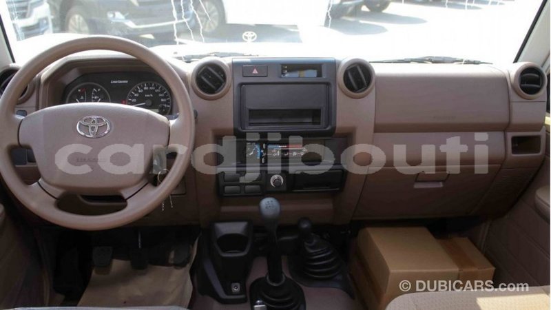 Big with watermark toyota land cruiser ali sabieh region import dubai 2549
