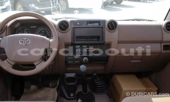 Acheter Import Voiture Toyota Land Cruiser Beige à Import - Dubai, Ali Sabieh Region Acheter Import Voiture Toyota Land Cruiser Beige à Import - Dubai, Ali Sabieh Region