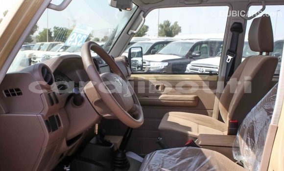 Acheter Import Voiture Toyota Land Cruiser Beige à Import - Dubai, Ali Sabieh Region Acheter Import Voiture Toyota Land Cruiser Beige à Import - Dubai, Ali Sabieh Region