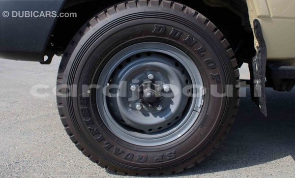 Acheter Import Voiture Toyota Land Cruiser Beige à Import - Dubai, Ali Sabieh Region Acheter Import Voiture Toyota Land Cruiser Beige à Import - Dubai, Ali Sabieh Region