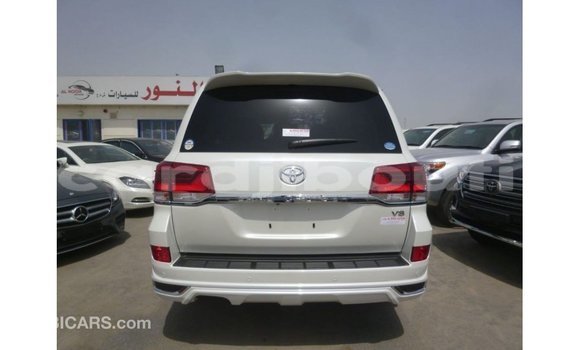 Acheter Import Voiture Toyota Land Cruiser Blanc à Import - Dubai, Ali Sabieh Region Acheter Import Voiture Toyota Land Cruiser Blanc à Import - Dubai, Ali Sabieh Region