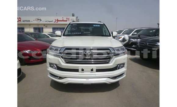 Acheter Import Voiture Toyota Land Cruiser Blanc à Import - Dubai, Ali Sabieh Region Acheter Import Voiture Toyota Land Cruiser Blanc à Import - Dubai, Ali Sabieh Region