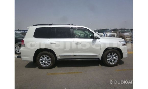 Acheter Import Voiture Toyota Land Cruiser Blanc à Import - Dubai, Ali Sabieh Region Acheter Import Voiture Toyota Land Cruiser Blanc à Import - Dubai, Ali Sabieh Region