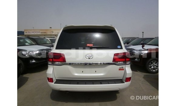 Acheter Import Voiture Toyota Land Cruiser Blanc à Import - Dubai, Ali Sabieh Region Acheter Import Voiture Toyota Land Cruiser Blanc à Import - Dubai, Ali Sabieh Region