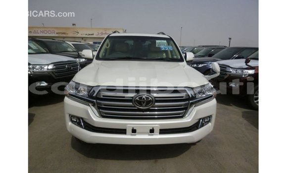 Acheter Import Voiture Toyota Land Cruiser Blanc à Import - Dubai, Ali Sabieh Region Acheter Import Voiture Toyota Land Cruiser Blanc à Import - Dubai, Ali Sabieh Region