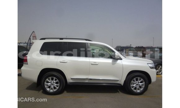 Acheter Import Voiture Toyota Land Cruiser Blanc à Import - Dubai, Ali Sabieh Region Acheter Import Voiture Toyota Land Cruiser Blanc à Import - Dubai, Ali Sabieh Region