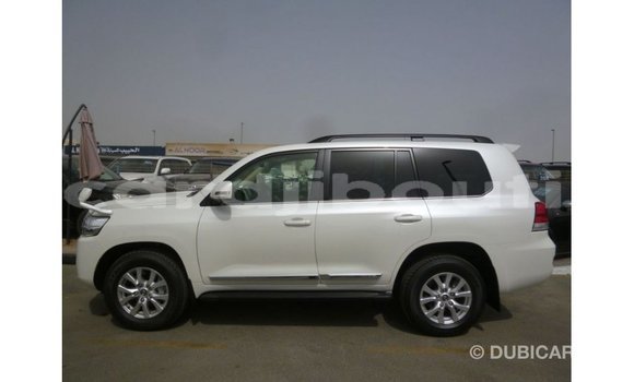 Acheter Import Voiture Toyota Land Cruiser Blanc à Import - Dubai, Ali Sabieh Region Acheter Import Voiture Toyota Land Cruiser Blanc à Import - Dubai, Ali Sabieh Region