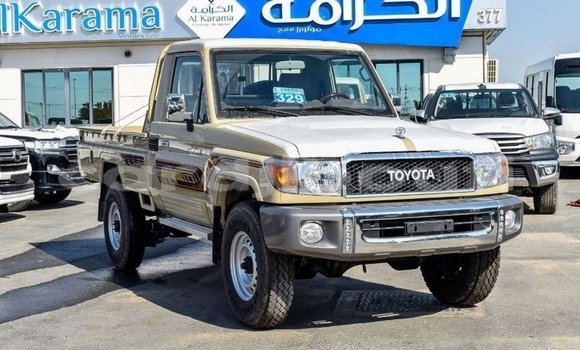 Acheter Import Voiture Toyota Land Cruiser Beige à Import - Dubai, Ali Sabieh Region Acheter Import Voiture Toyota Land Cruiser Beige à Import - Dubai, Ali Sabieh Region