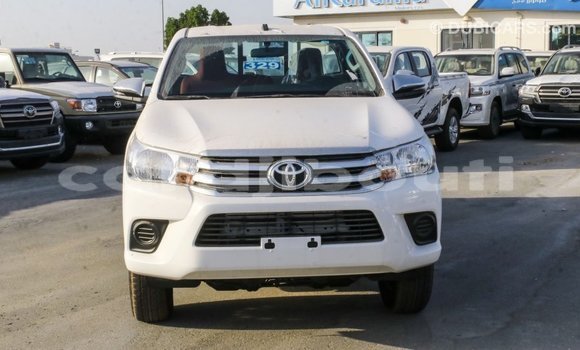 Acheter Import Voiture Toyota Hilux Blanc à Import - Dubai, Ali Sabieh Region Acheter Import Voiture Toyota Hilux Blanc à Import - Dubai, Ali Sabieh Region