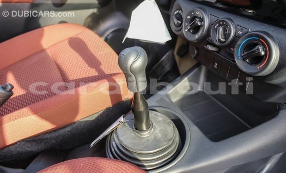 Acheter Import Voiture Toyota Hilux Blanc à Import - Dubai, Ali Sabieh Region Acheter Import Voiture Toyota Hilux Blanc à Import - Dubai, Ali Sabieh Region