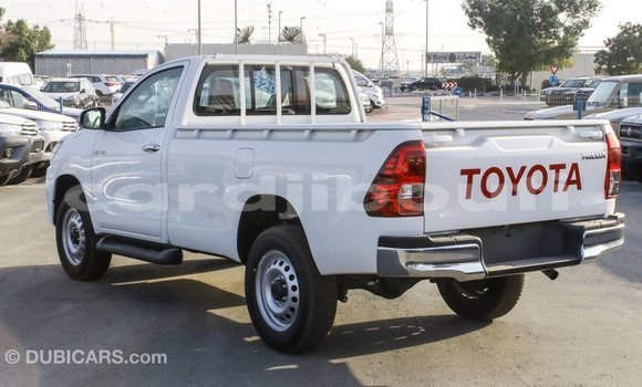 Acheter Import Voiture Toyota Hilux Blanc à Import - Dubai, Ali Sabieh Region Acheter Import Voiture Toyota Hilux Blanc à Import - Dubai, Ali Sabieh Region
