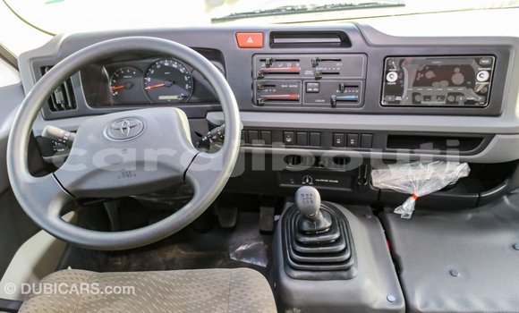 Acheter Import Voiture Toyota Coaster Blanc à Import - Dubai, Ali Sabieh Region Acheter Import Voiture Toyota Coaster Blanc à Import - Dubai, Ali Sabieh Region