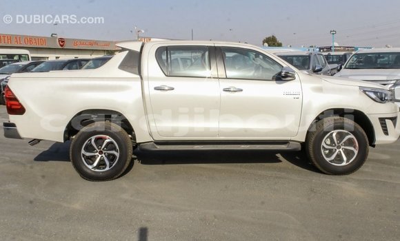 Acheter Import Voiture Toyota Hilux Blanc à Import - Dubai, Ali Sabieh Region Acheter Import Voiture Toyota Hilux Blanc à Import - Dubai, Ali Sabieh Region