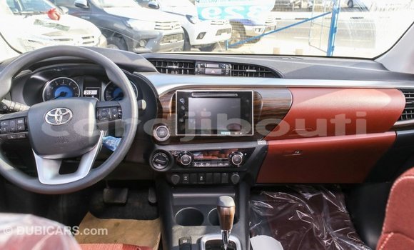 Acheter Import Voiture Toyota Hilux Blanc à Import - Dubai, Ali Sabieh Region Acheter Import Voiture Toyota Hilux Blanc à Import - Dubai, Ali Sabieh Region