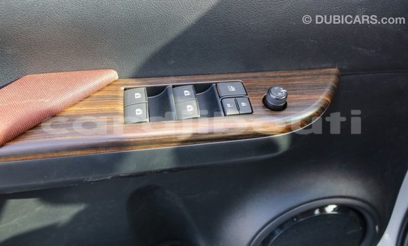 Acheter Import Voiture Toyota Hilux Blanc à Import - Dubai, Ali Sabieh Region Acheter Import Voiture Toyota Hilux Blanc à Import - Dubai, Ali Sabieh Region