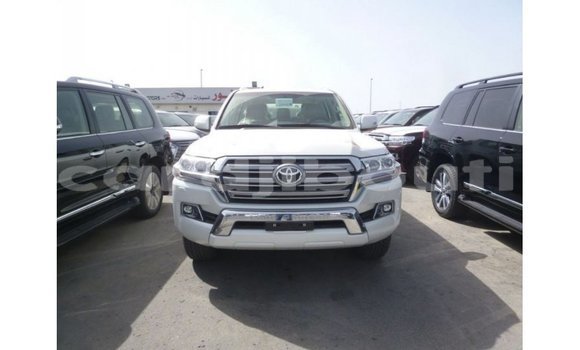 Acheter Import Voiture Toyota Land Cruiser Blanc à Import - Dubai, Ali Sabieh Region Acheter Import Voiture Toyota Land Cruiser Blanc à Import - Dubai, Ali Sabieh Region