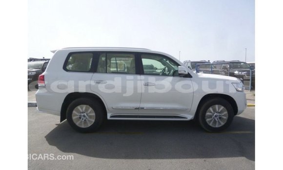 Acheter Import Voiture Toyota Land Cruiser Blanc à Import - Dubai, Ali Sabieh Region Acheter Import Voiture Toyota Land Cruiser Blanc à Import - Dubai, Ali Sabieh Region