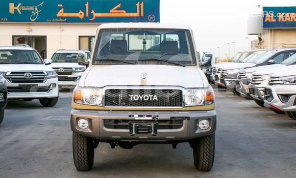 Acheter Import Voiture Toyota Land Cruiser Beige à Import - Dubai, Ali Sabieh Region Acheter Import Voiture Toyota Land Cruiser Beige à Import - Dubai, Ali Sabieh Region
