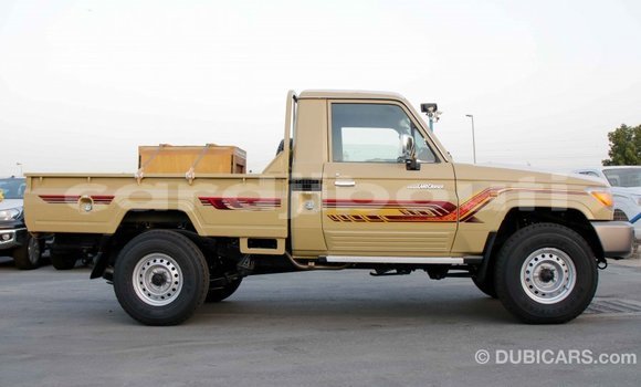 Acheter Import Voiture Toyota Land Cruiser Beige à Import - Dubai, Ali Sabieh Region Acheter Import Voiture Toyota Land Cruiser Beige à Import - Dubai, Ali Sabieh Region