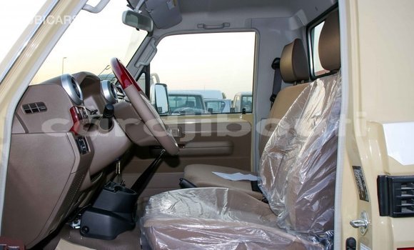 Acheter Import Voiture Toyota Land Cruiser Beige à Import - Dubai, Ali Sabieh Region Acheter Import Voiture Toyota Land Cruiser Beige à Import - Dubai, Ali Sabieh Region