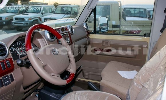Acheter Import Voiture Toyota Land Cruiser Beige à Import - Dubai, Ali Sabieh Region Acheter Import Voiture Toyota Land Cruiser Beige à Import - Dubai, Ali Sabieh Region