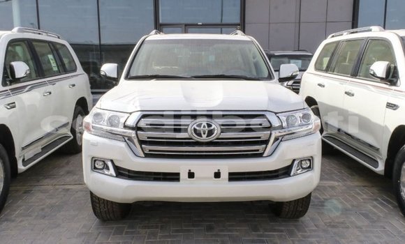 Acheter Import Voiture Toyota Land Cruiser Blanc à Import - Dubai, Ali Sabieh Region Acheter Import Voiture Toyota Land Cruiser Blanc à Import - Dubai, Ali Sabieh Region