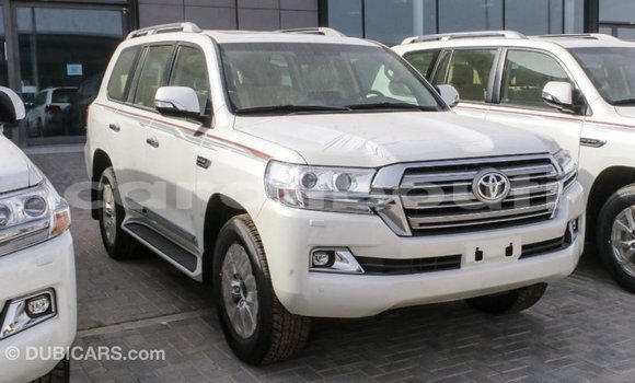 Acheter Import Voiture Toyota Land Cruiser Blanc à Import - Dubai, Ali Sabieh Region Acheter Import Voiture Toyota Land Cruiser Blanc à Import - Dubai, Ali Sabieh Region