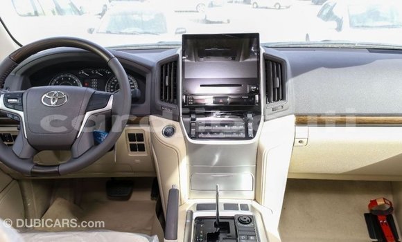 Acheter Import Voiture Toyota Land Cruiser Blanc à Import - Dubai, Ali Sabieh Region Acheter Import Voiture Toyota Land Cruiser Blanc à Import - Dubai, Ali Sabieh Region