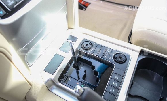 Acheter Import Voiture Toyota Land Cruiser Blanc à Import - Dubai, Ali Sabieh Region Acheter Import Voiture Toyota Land Cruiser Blanc à Import - Dubai, Ali Sabieh Region
