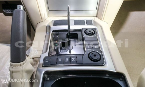 Acheter Import Voiture Toyota Land Cruiser Blanc à Import - Dubai, Ali Sabieh Region Acheter Import Voiture Toyota Land Cruiser Blanc à Import - Dubai, Ali Sabieh Region