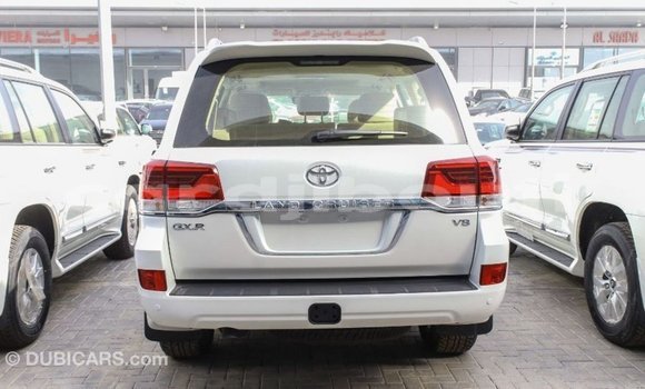 Acheter Import Voiture Toyota Land Cruiser Blanc à Import - Dubai, Ali Sabieh Region Acheter Import Voiture Toyota Land Cruiser Blanc à Import - Dubai, Ali Sabieh Region