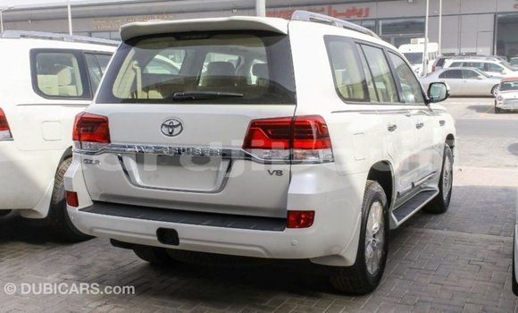 Acheter Import Voiture Toyota Land Cruiser Blanc à Import - Dubai, Ali Sabieh Region Acheter Import Voiture Toyota Land Cruiser Blanc à Import - Dubai, Ali Sabieh Region