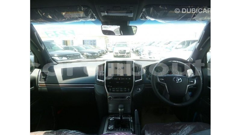 Big with watermark toyota land cruiser ali sabieh region import dubai 2580