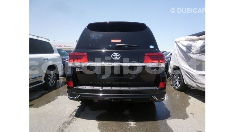 Big with watermark toyota land cruiser ali sabieh region import dubai 2580