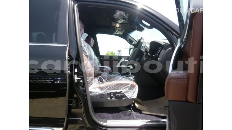 Big with watermark toyota land cruiser ali sabieh region import dubai 2580