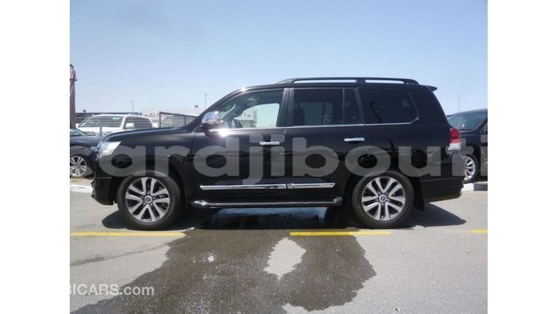 Big with watermark toyota land cruiser ali sabieh region import dubai 2580