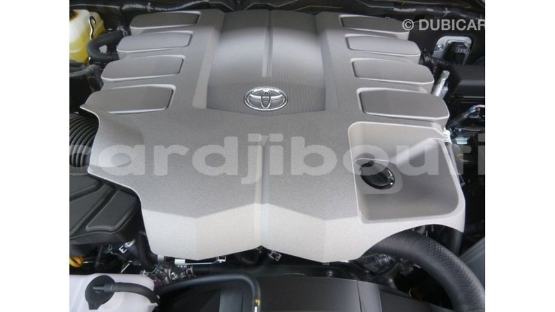 Big with watermark toyota land cruiser ali sabieh region import dubai 2580