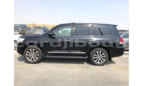 Acheter Import Voiture Toyota Land Cruiser Noir à Import - Dubai, Ali Sabieh Region Acheter Import Voiture Toyota Land Cruiser Noir à Import - Dubai, Ali Sabieh Region