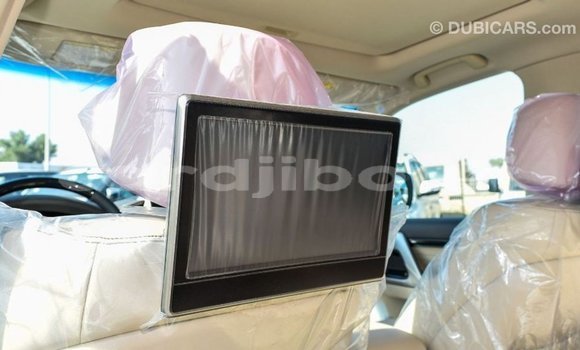 Acheter Import Voiture Toyota Land Cruiser Blanc à Import - Dubai, Ali Sabieh Region Acheter Import Voiture Toyota Land Cruiser Blanc à Import - Dubai, Ali Sabieh Region