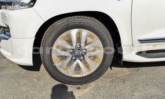 Acheter Import Voiture Toyota Land Cruiser Blanc à Import - Dubai, Ali Sabieh Region Acheter Import Voiture Toyota Land Cruiser Blanc à Import - Dubai, Ali Sabieh Region